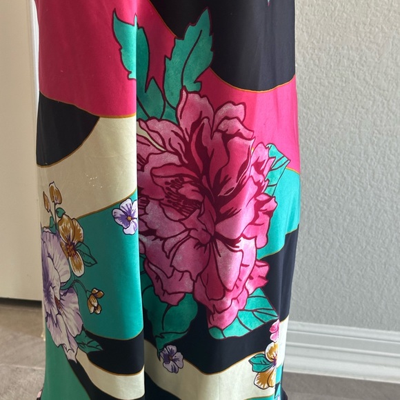 Natori Vibrant Floral Robe and gown - Pink, Black, Teal - Picture 6 of 8